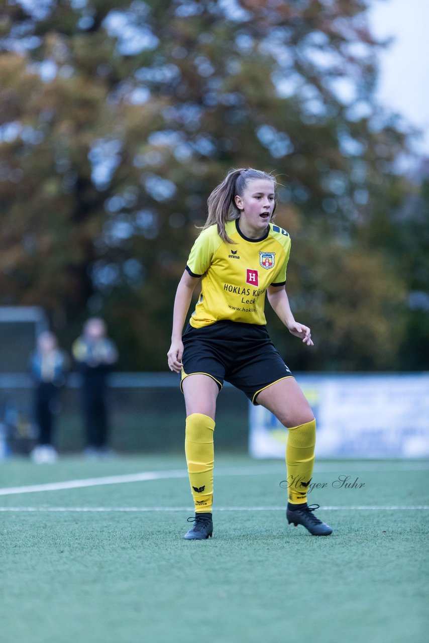 Bild 350 - F SSC Hagen Ahrensburg - SV Frisia 03 Risum-Lindholm : Ergebnis: 2:0